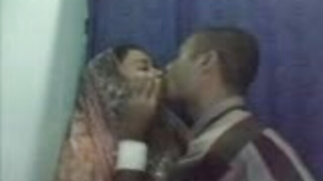 स्यान्डी, सोफी मुन, जास्मिन र चेरी जुलसँग चम्किलो दिनमा लेस्बो कसरत
