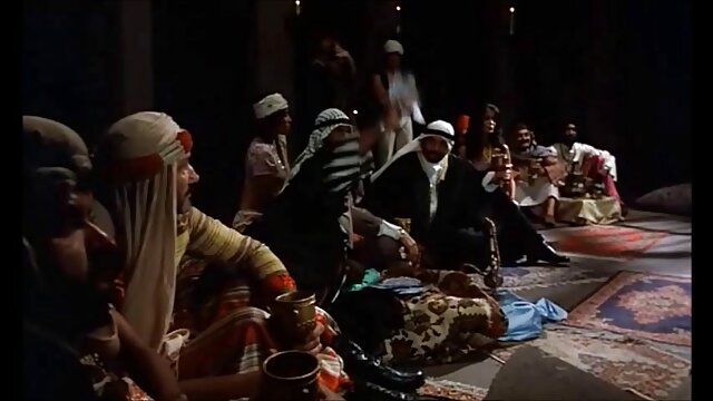 अत्यन्त व्यस्त श्यामला काउगर्ललाई मिसनरी शैलीमा ह्यामर गरिएको छ