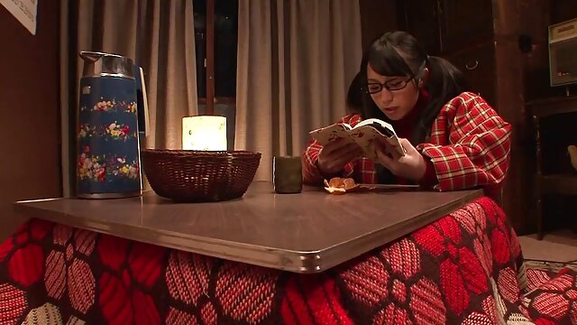 उज्यालो र आगो जस्तो तातो Maggie Star ले उनको twat poked mish प्राप्त गर्दछ