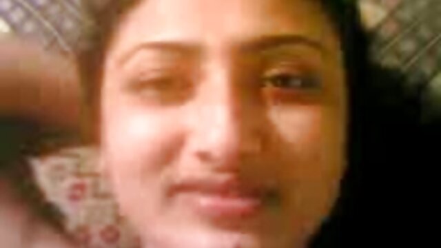 Horny MILF sknaks एक क्लबमा जंगली र फोहोर हुँदै गइरहेको छ बिभिन्न स्थानहरूमा नराम्रोसँग कीलहरू