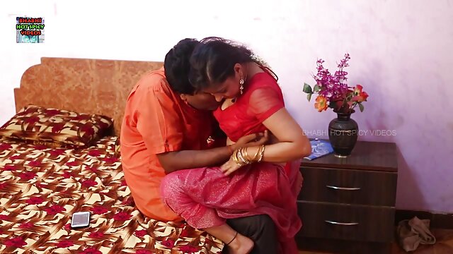 मीठो समलैंगिकहरू एकअर्काको रसीला चूत चाट्न रमाईलो गर्छन्
