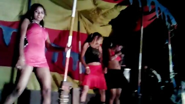 फिशनेट Zlata Tanata लगाएको दुई सीङ्गी स्लटहरू भएको एक अद्भुत थ्रीसम