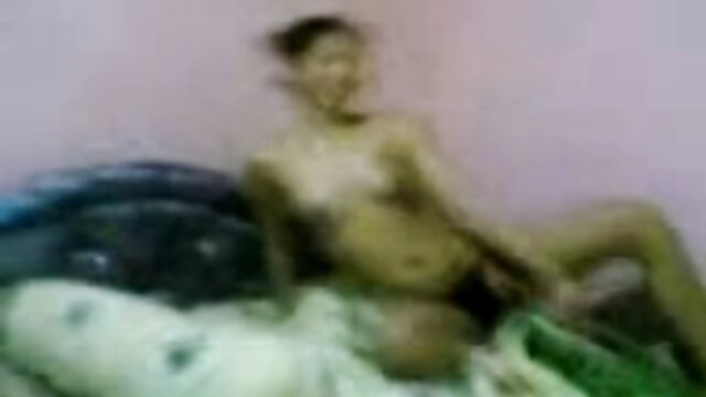 सोच्न नसकिने सीङ्गी लेस्बियनहरू एकअर्काको बुबीहरू छुन्छ